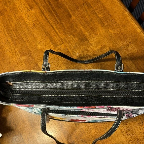 NWOT  leather tote/shoulder bag. - Picture 8 of 11